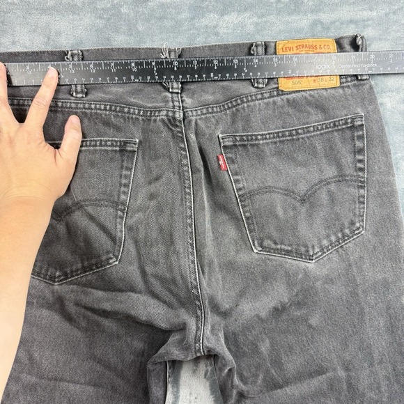 Levi's Men's 31 505 Straight Black Jeans Denim Jeans Size 38x32 Worn In - Picture 10 of 12